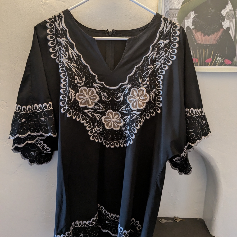 Black Short Sleeve Embroidered Tunic